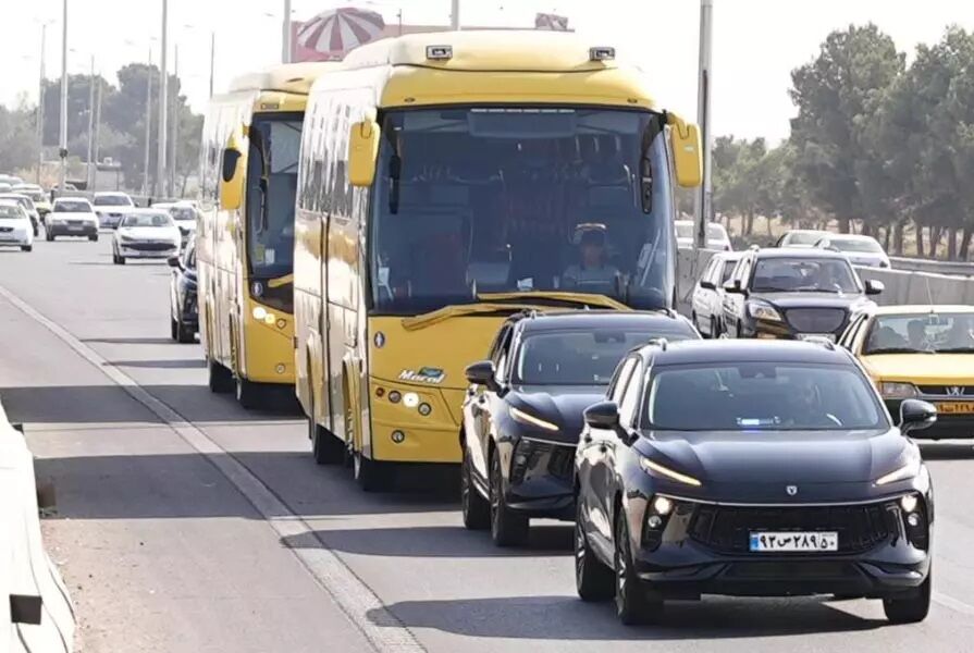 حرکت کاروان پرسپولیس به سمت ورزشگاه حرکت کاروان پرسپولیس به سمت ورزشگاه