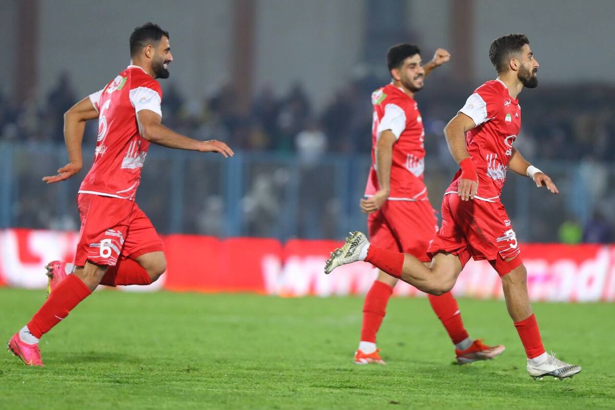 عکس| بازیکنان پرسپولیس، پیروزی خود را تقدیم هواداران حادثه دیده کردند عکس| بازیکنان پرسپولیس، پیروزی خود را تقدیم هواداران حادثه دیده کردند