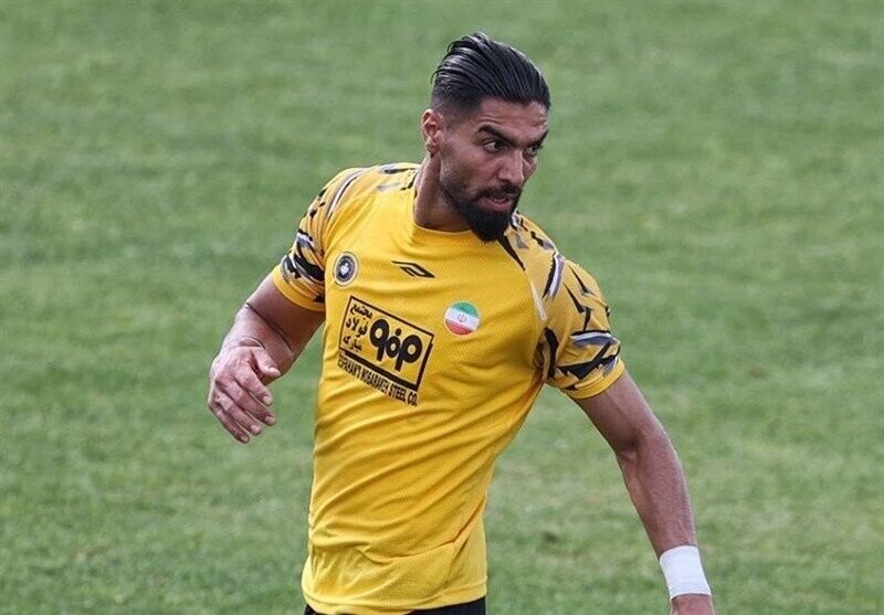 گل اول سپاهان به گل گهر با ضربه رضا اسدی گل اول سپاهان به گل گهر با ضربه رضا اسدی