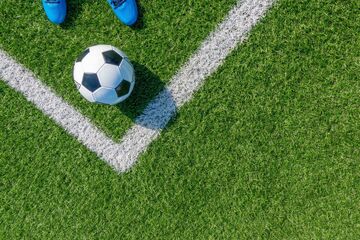 چمن مصنوعی، قربانی رباط صلیبی گرفت! +عکس