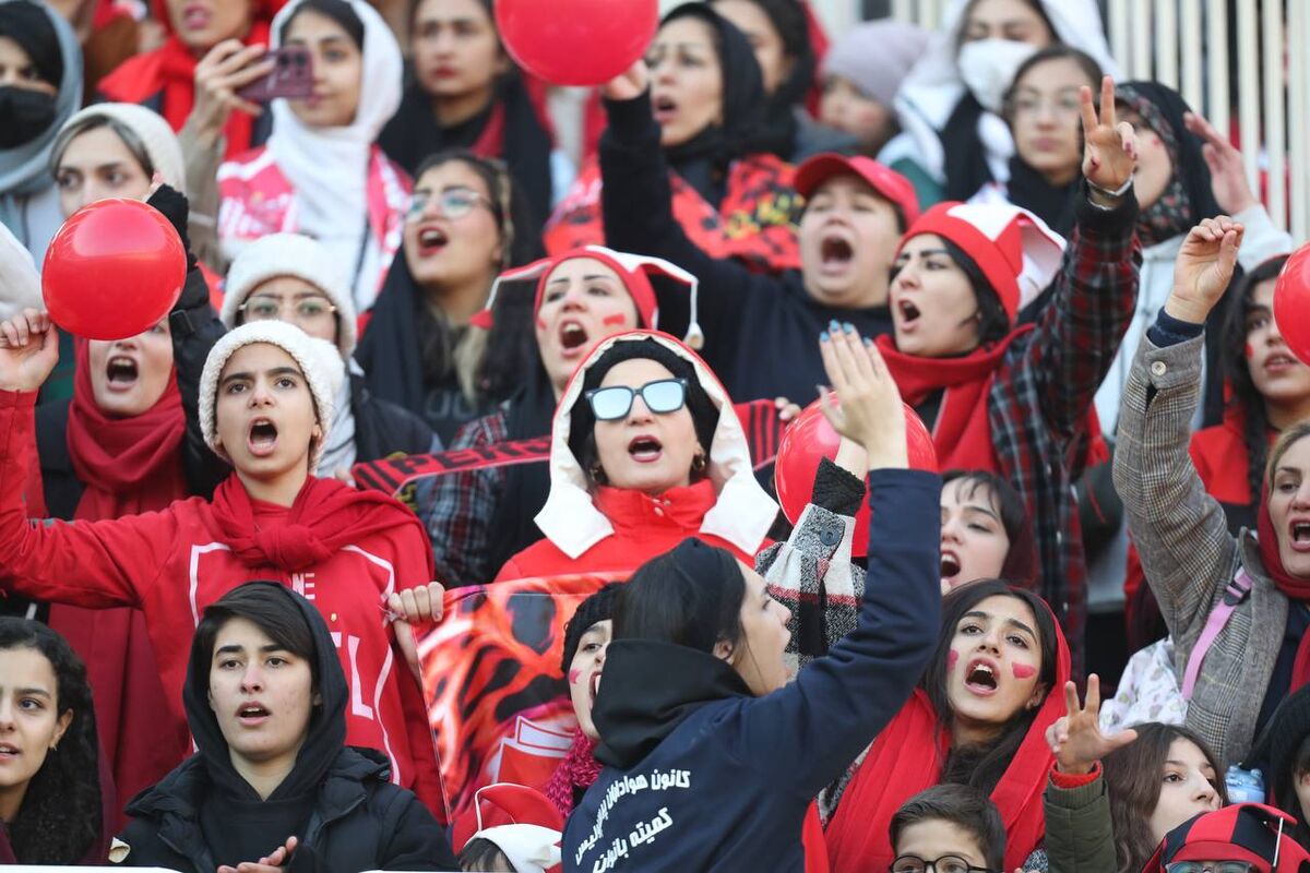 ادعای پرسپولیسی ها: تماشاگران مرد سپاهان در ورزشگاه بودند! + ویدیو ادعای پرسپولیسی ها: تماشاگران مرد سپاهان در ورزشگاه بودند! + ویدیو