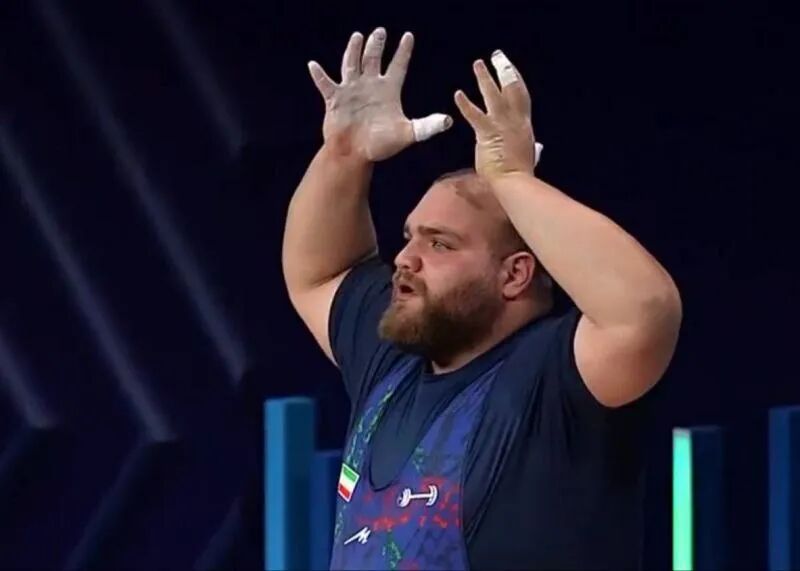 مهار وزنه و تاج گذاری علیرضا یوسفی به شکل اسلوموشن مهار وزنه و تاج گذاری علیرضا یوسفی به شکل اسلوموشن