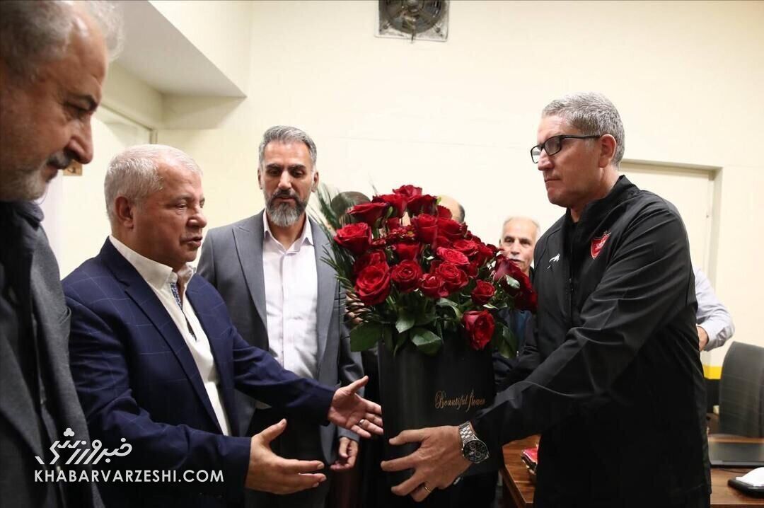 حمله بیسابقه پرسپولیسیها به علی پروین/ تو حق نداری ترکیب پرسپولیس را بچینی!