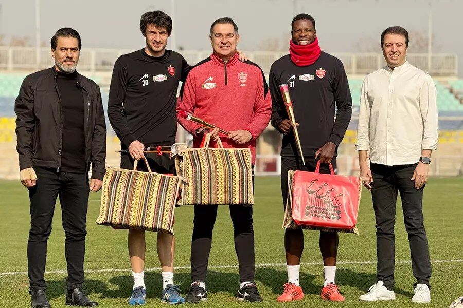 کادوی کریسمس برای خارجی های پرسپولیس! کادوی کریسمس برای خارجی های پرسپولیس!