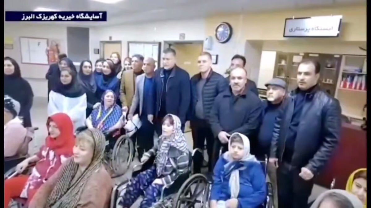 شهریار در آسایشگاه خیریه؛ صدا زدنهای دلنشین "علی دایی، علی دایی، بیا اینجا..." شهریار در آسایشگاه خیریه؛ صدا زدنهای دلنشین "علی دایی، علی دایی، بیا اینجا..."