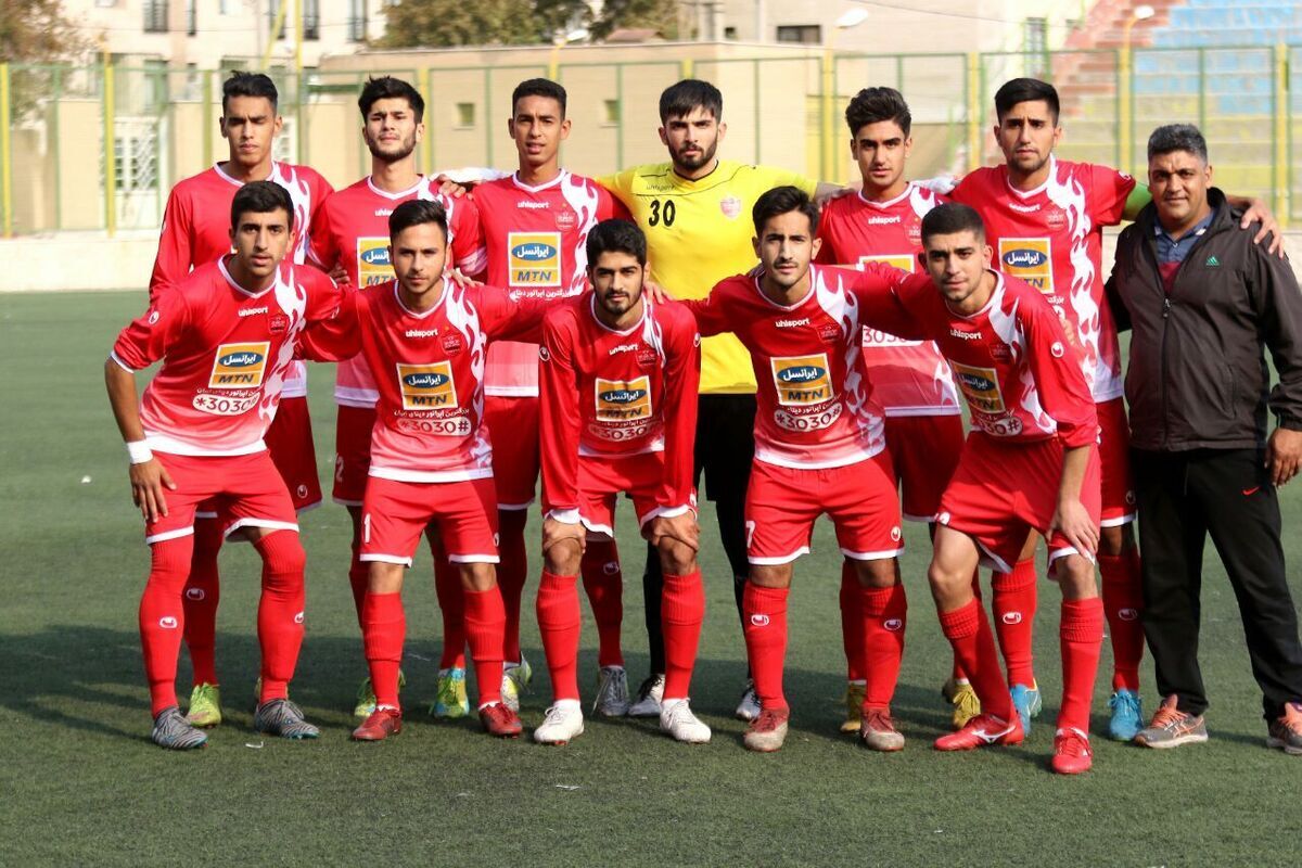 بازیکن پرسپولیس توی کار گاریدو نگذاشته بود/ به سرمربی خیبر بگویید درباره تیم خودش حرف بزند، نه پرسپولیس/ خیلی دوست دارم کریم با همین دست فرمان تا آخر فصل بماند