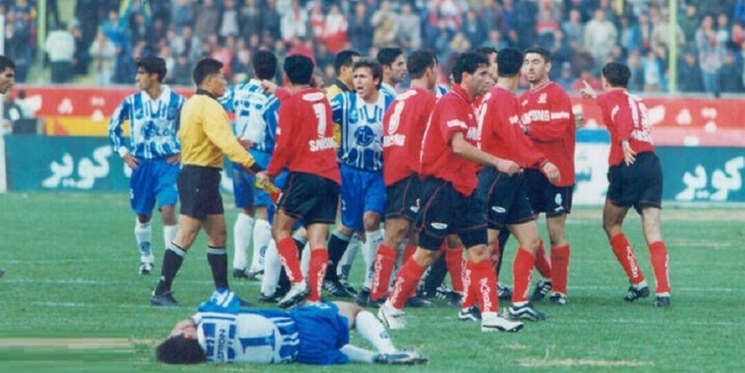 درگیری خونین میان ستارگان استقلال و پرسپولیس/ شبی که ملیپوشان سرخابی را به زندان بردند!