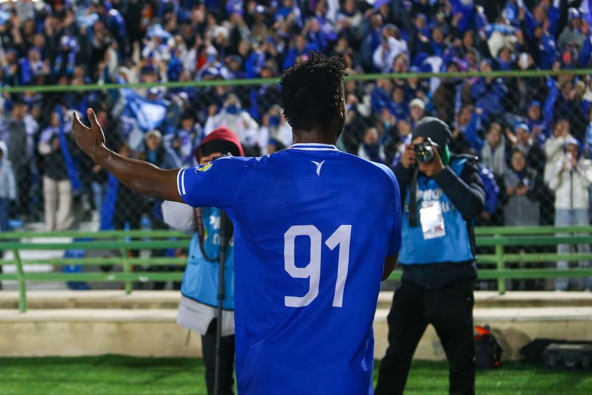 مهاجم مغضوب هواداران استقلال به فولاد رسید مهاجم مغضوب هواداران استقلال به فولاد رسید