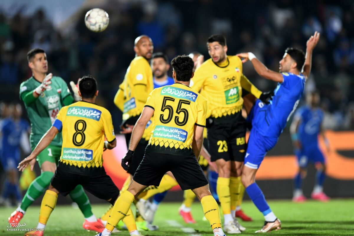 استقلال و پرسپولیس دو پای فینالهای جذاب و زودرس/ التهاب در تهران و تبریز روی ۱۰۰۰ پرسپولیس