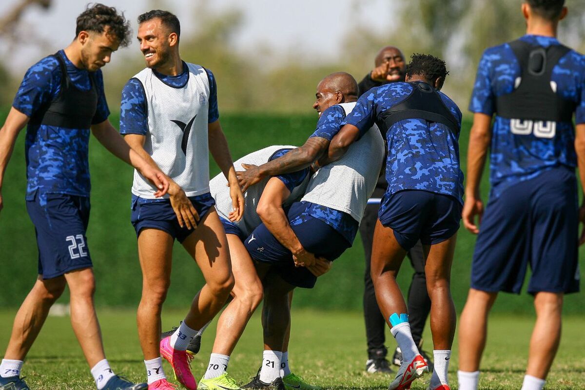 شوخی خطرناک زکیپور با کاکوتا؛ مربی استقلال شاکی شد/ مسعود جمعه جلوی یک دردسر بزرگ را گرفت +عکس