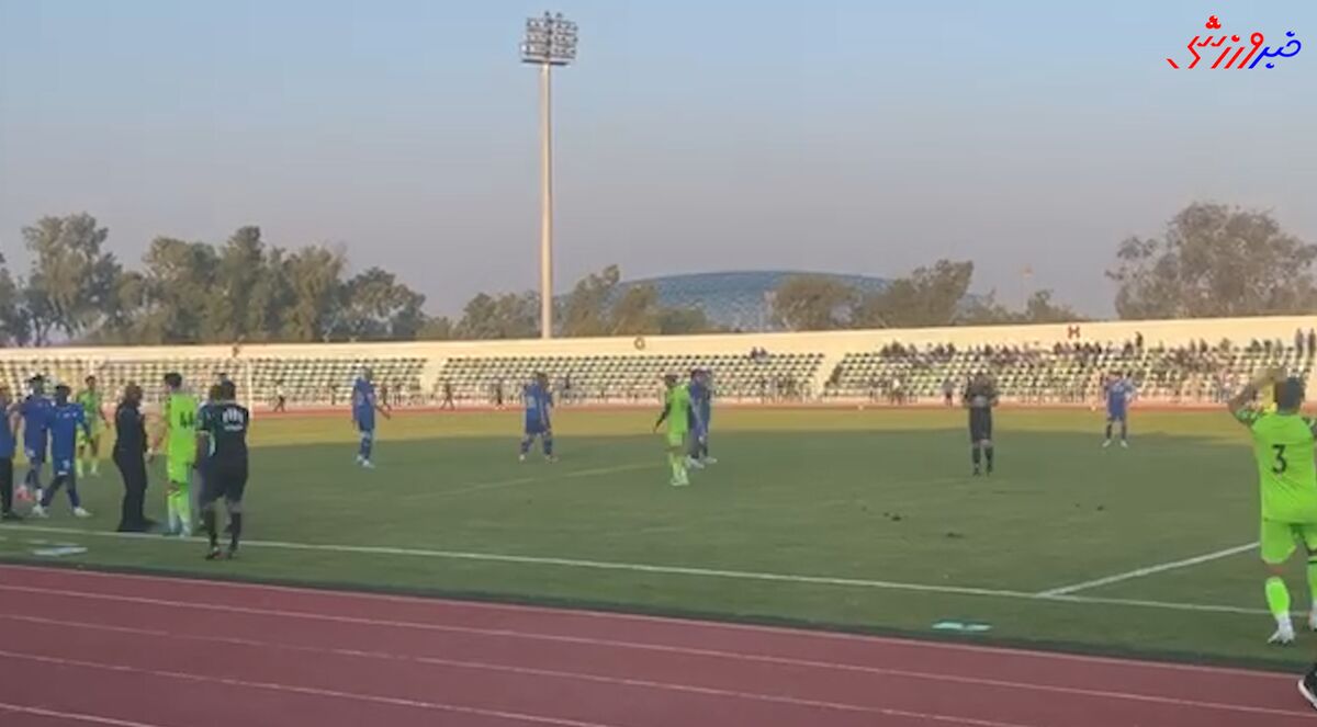 اتفاق غیر منتظره در کیش؛ توقف ناگهانی بازی دوستانه استقلال +فیلم اتفاق غیر منتظره در کیش؛ توقف ناگهانی بازی دوستانه استقلال +فیلم