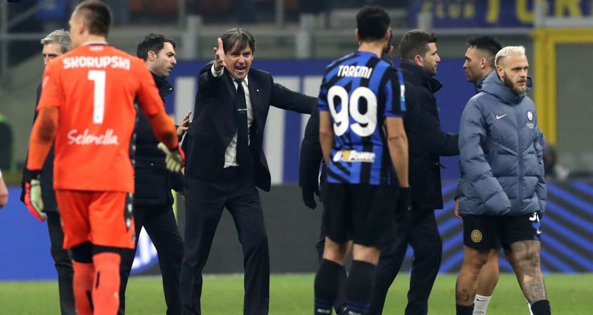 سرمربی طارمی همزمان در دو بازی! / اینزاگی وسط سری آ به بایرن هم فکر میکند؛ نباید فقط مدیریت کنیم سرمربی طارمی همزمان در دو بازی! / اینزاگی وسط سری آ به بایرن هم فکر میکند؛ نباید فقط مدیریت کنیم