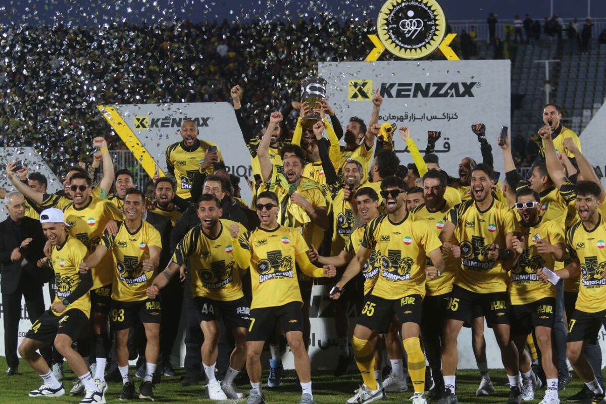 جشن قهرمانی سپاهان با عینک آفتابی! + عکس جشن قهرمانی سپاهان با عینک آفتابی! + عکس