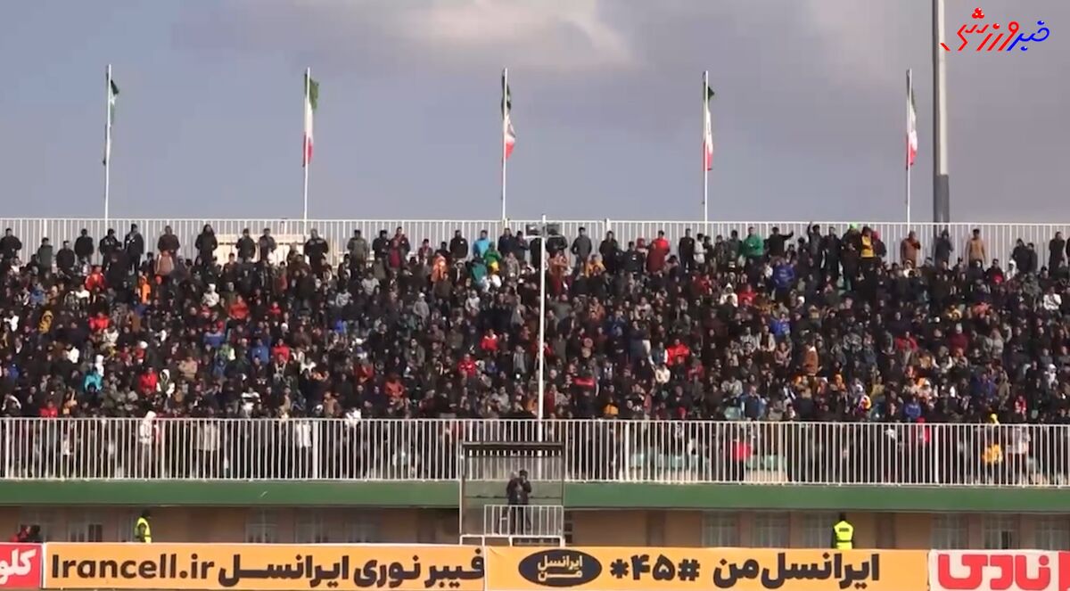 پشت پرده شادی گل جنجالی گلزن سپاهان؛ توهین عجیب هواداران چادرملو به مردم اصفهان + فیلم پشت پرده شادی گل جنجالی گلزن سپاهان؛ توهین عجیب هواداران چادرملو به مردم اصفهان + فیلم