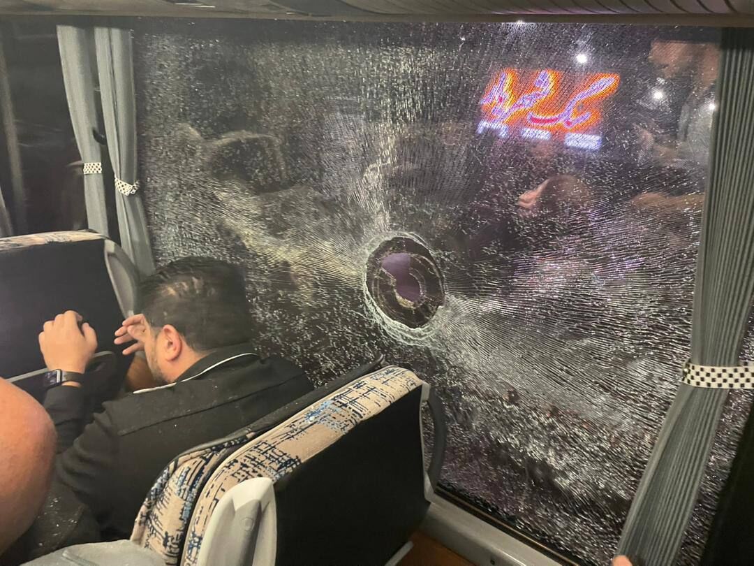 واکنش مدیر سپاهان به ادعای مدیر چادرملو؛ در کجای دنیا با سنگ، اتوبوس تیم مهمان را بدرقه می کنند؟ اگر چشم مترجم سپاهان آسیب جدی میدید، چه پاسخی داشتند؟ واکنش مدیر سپاهان به ادعای مدیر چادرملو؛ در کجای دنیا با سنگ، اتوبوس تیم مهمان را بدرقه می کنند؟ اگر چشم مترجم سپاهان آسیب جدی میدید، چه پاسخی داشتند؟