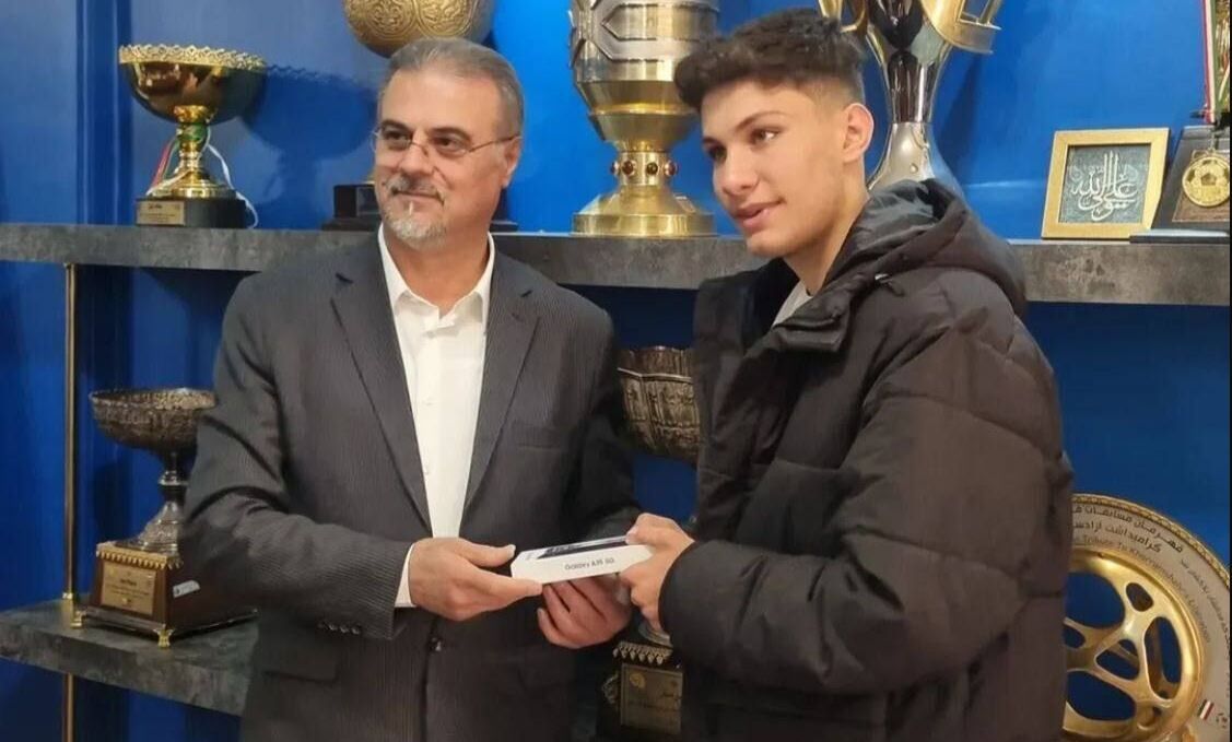 هواداران استقلال انتظار خرید بازیکن دارند نه گوشی موبایل! هواداران استقلال انتظار خرید بازیکن دارند نه گوشی موبایل!