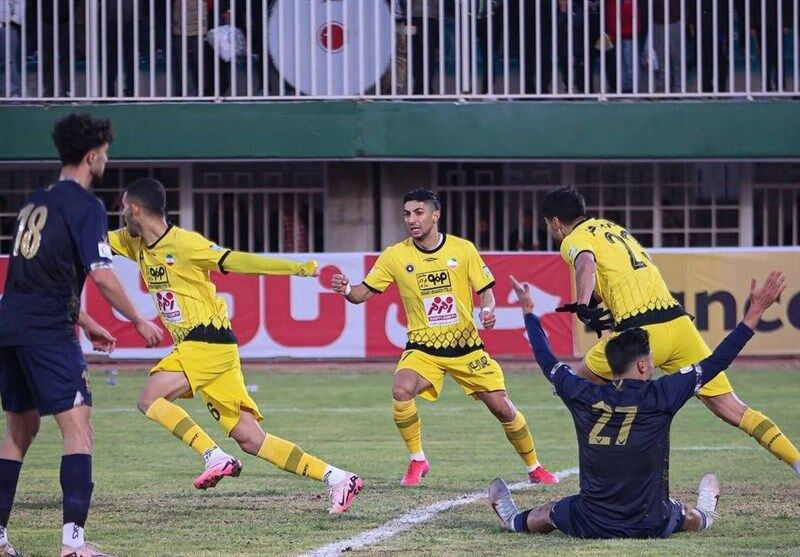 سپاهان منتشر کرد؛ صحنه های دیده نشده از بازی جنجالی یزد/ پیروزی زیر باران بطری و دشنام! سپاهان منتشر کرد؛ صحنه های دیده نشده از بازی جنجالی یزد/ پیروزی زیر باران بطری و دشنام!