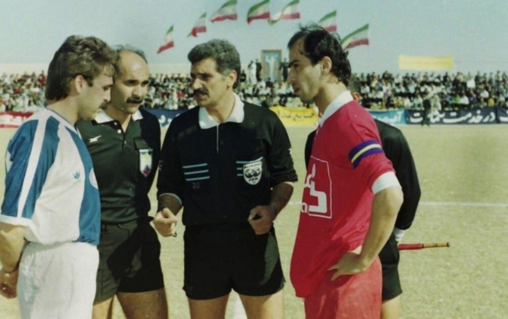 ماجراهای تقابل استقلال و پرسپولیس در غربت؛ روزی که استقلال و پرسپولیس در زندان باهم بازی کردند!