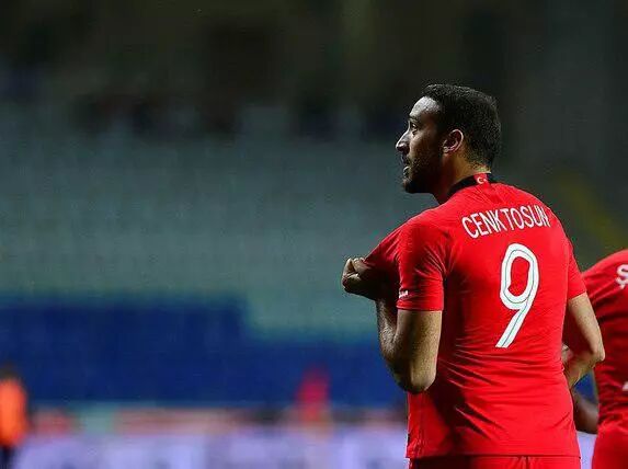 بررسی گزینه های پرسپولیس در خط حمله/ مهاجم متولد وتسلار آلمان با سابقه بازی در انگلیس به ایران می آید؟! بررسی گزینه های پرسپولیس در خط حمله/ مهاجم متولد وتسلار آلمان با سابقه بازی در انگلیس به ایران می آید؟!