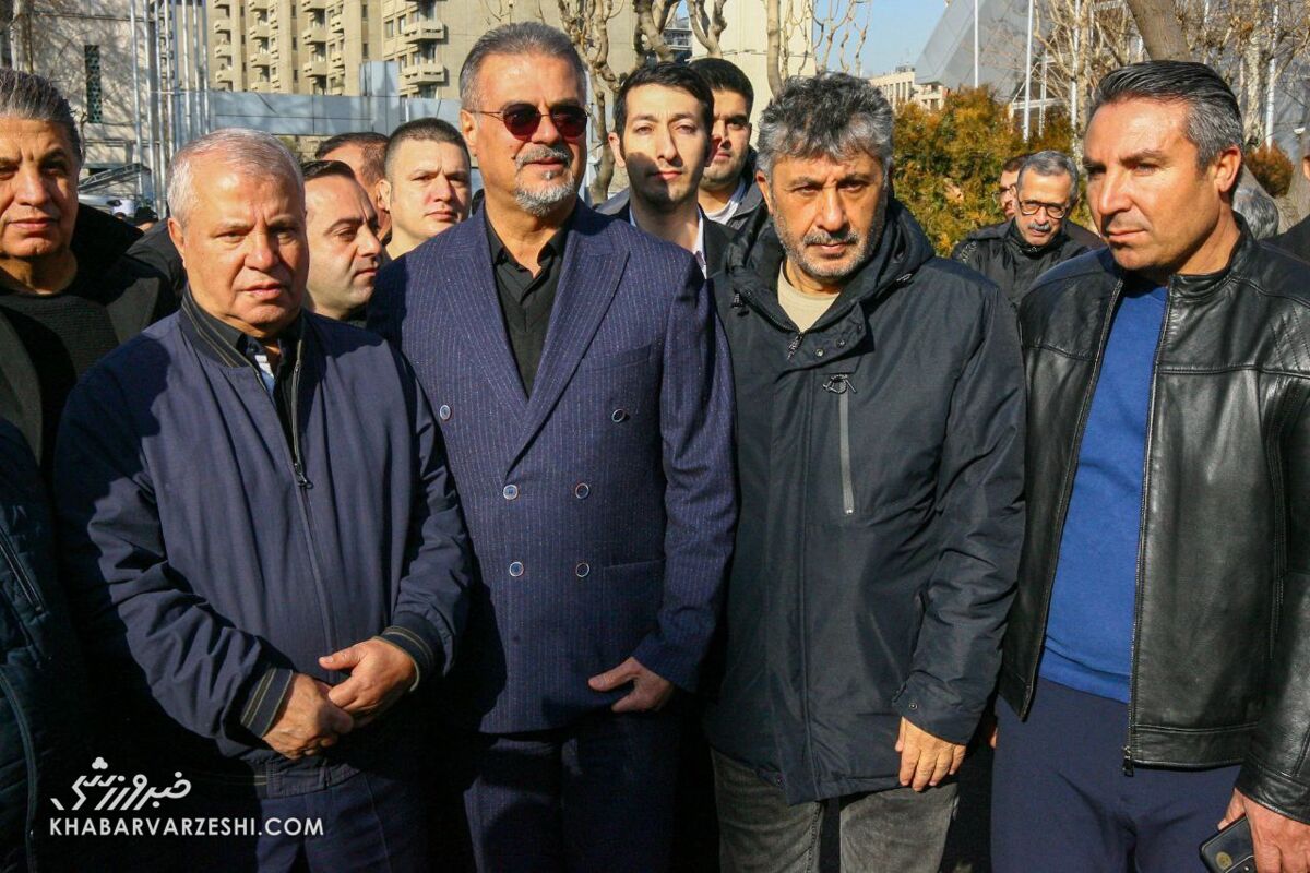 علی پروین هم به مراسم تشییع اسطوره استقلال رفت +عکس علی پروین هم به مراسم تشییع اسطوره استقلال رفت +عکس