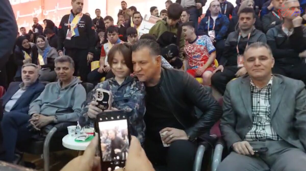 دایی و عادل و فرشته ها/ سلفی های علی دایی با فرشتگان سندرم داون +فیلم دایی و عادل و فرشته ها/ سلفی های علی دایی با فرشتگان سندرم داون +فیلم