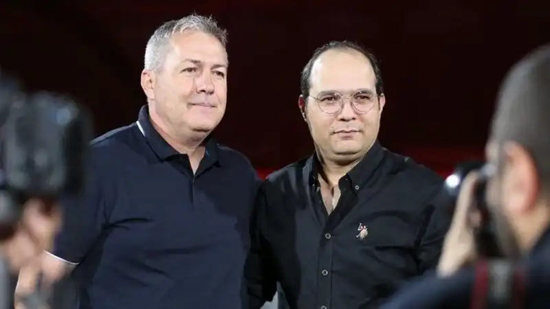 تراکتور بی رحم برای رسیدن به صدر، میزبان را ذوب کرد! تراکتور بی رحم برای رسیدن به صدر، میزبان را ذوب کرد!