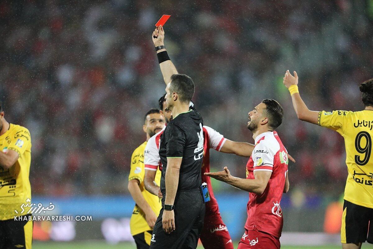 آمار اخراجیهای الکلاسیکوی ایران در سالهای اخیر؛ کدام بازیکنان پرسپولیس و سپاهان اخراج شدند؟ پرسپولیس و سپاهان