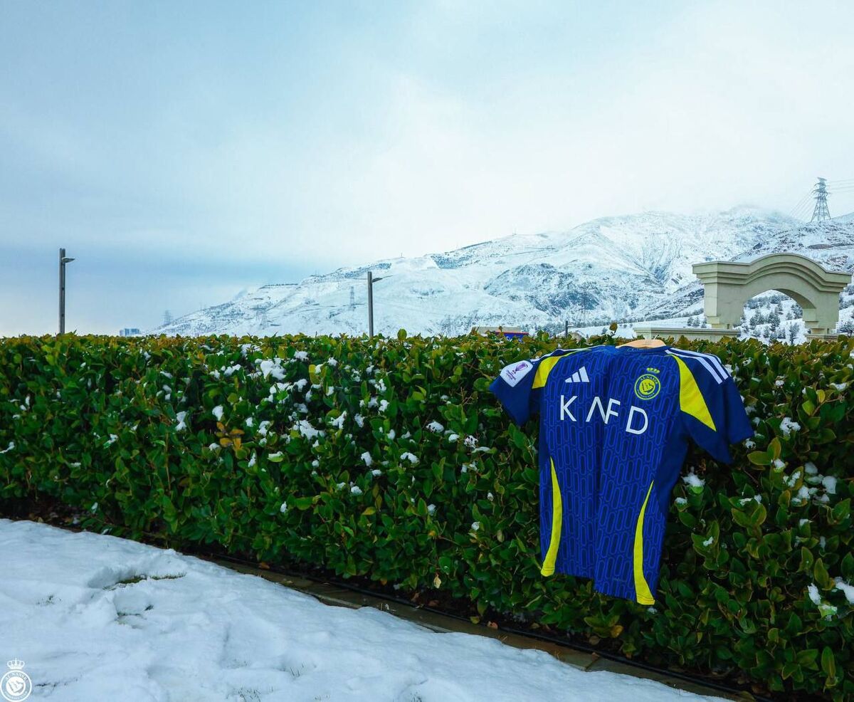 استفاده النصر از ویو برفی تهران/ رونمایی جالب عربستانیها از پیراهن دوم در فضای باز! +عکس استفاده النصر از ویو برفی تهران/ رونمایی جالب عربستانیها از پیراهن دوم در فضای باز! +عکس