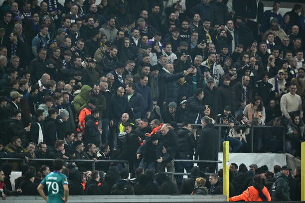 شب جنجالی در بلژیک؛ هواداران فنرباغچه کتک خوردند شب جنجالی در بلژیک؛ هواداران فنرباغچه کتک خوردند