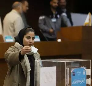 حضور مدیرعامل و سرمربی زنان پرسپولیس در انتخابات هیات فوتبال + عکس