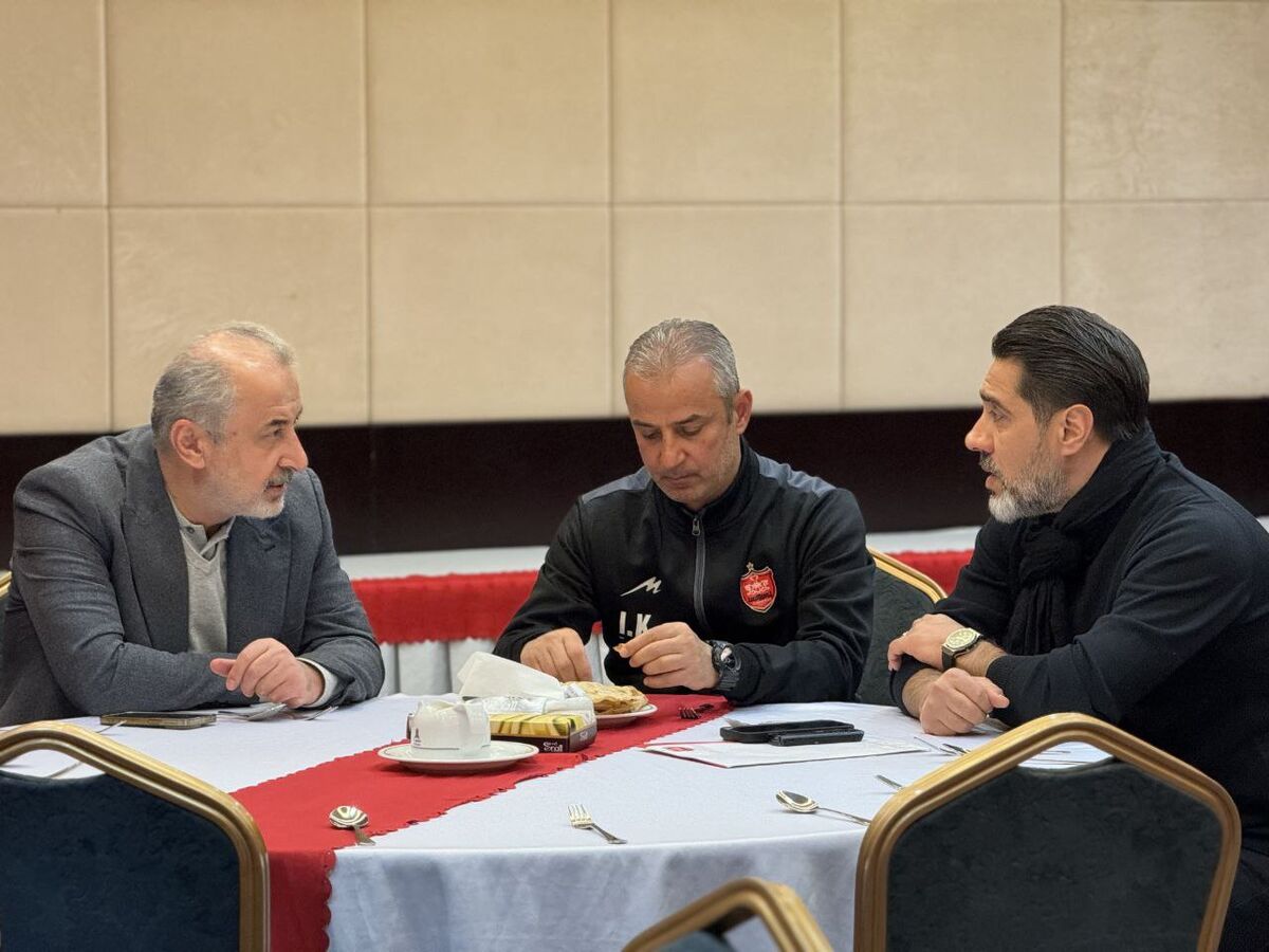 کارتال توپ را به زمین درویش انداخت! کارتال توپ را به زمین درویش انداخت!