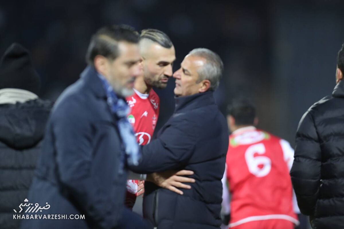 لطف بزرگ حسین حسینی به مهاجم ترکیهای کارتال؛ خطای بیموقع کاپیتان استقلال +فیلم لطف بزرگ حسین حسینی به مهاجم ترکیهای کارتال؛ خطای بیموقع کاپیتان استقلال +فیلم