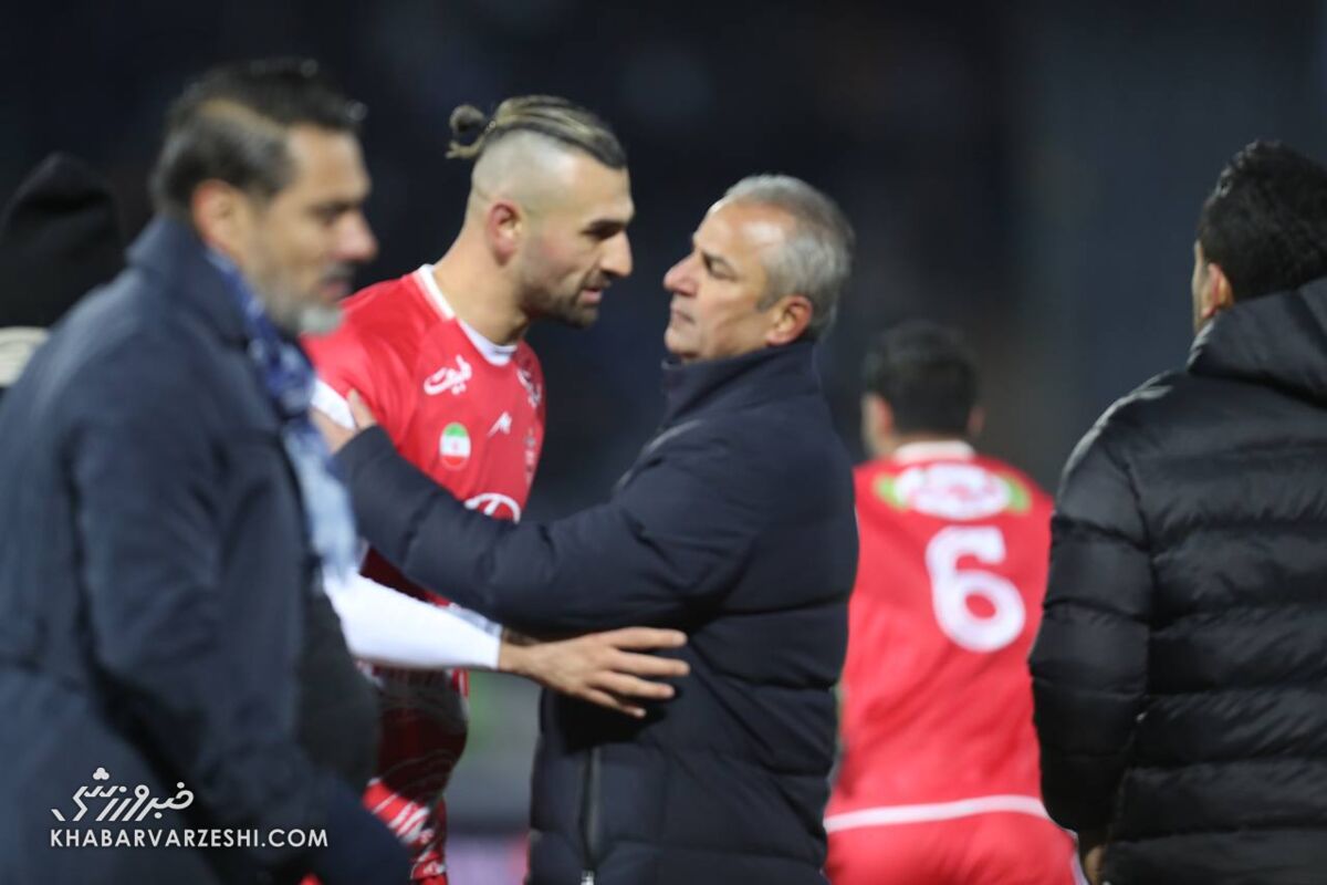 در رختکن پرسپولیس بین دو نیمه دربی چه گذشت/ تعجب ستاره ها از رفتار سردار دورسون! در رختکن پرسپولیس بین دو نیمه دربی چه گذشت/ تعجب ستاره ها از رفتار سردار دورسون!