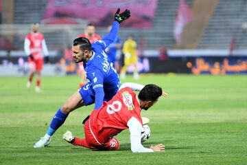 آخرین وضعیت صدور مجوز حرفه‌ای استقلال و پرسپولیس