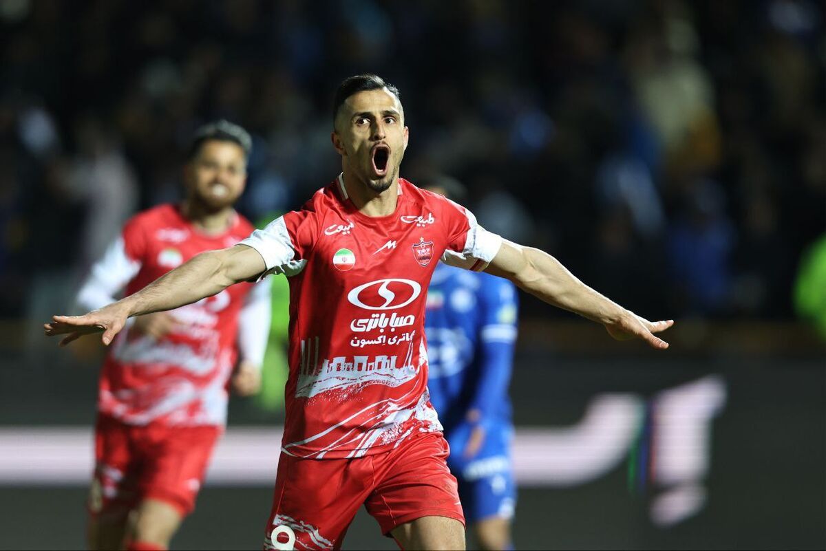 ستاره پرسپولیس بالاتر از کل مهاجمان استقلال! ستاره پرسپولیس بالاتر از کل مهاجمان استقلال!