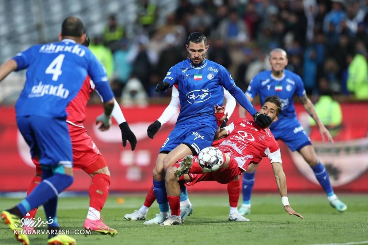 استقلال جام را از پرسپولیس گرفت؛ پرسپولیس استقلال را به سقوط هدایت می کند؟ استقلال جام را از پرسپولیس گرفت؛ پرسپولیس استقلال را به سقوط هدایت می کند؟