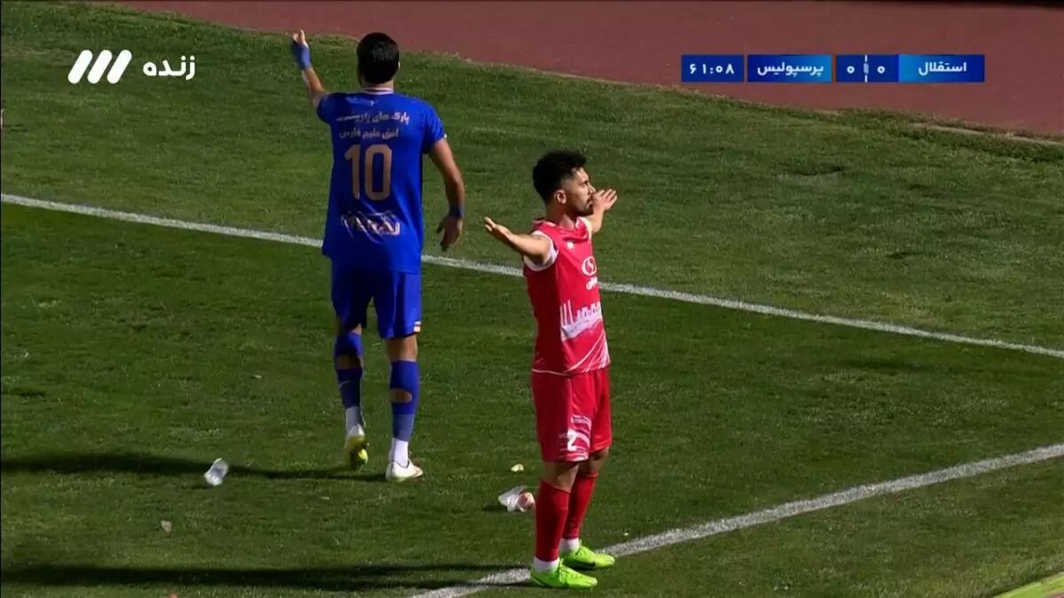 سکانس ماندگار دربی ۱۰۵؛ بازوبندی که می توانست بر بازوی رامین بسته شود سکانس ماندگار دربی ۱۰۵؛ بازوبندی که می توانست بر بازوی رامین بسته شود