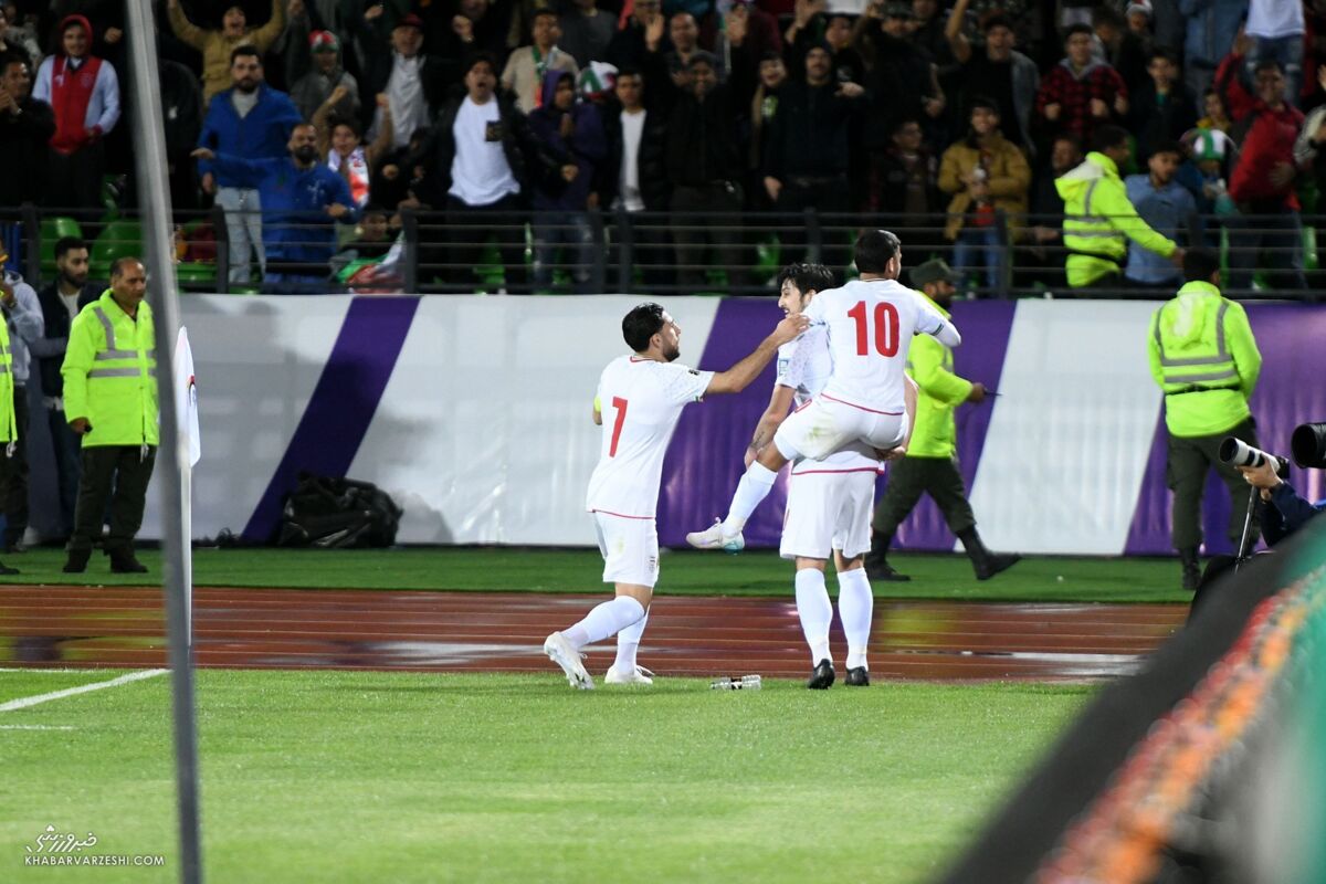 لطفاً برای بازی ازبکستان باتری دم دستتان باشد/ مقصران افتضاح ورزشگاه آزادی باید محاکمه شوند/ حضور جوانها در ترکیب تیم ملی مهمترین اتفاق بود