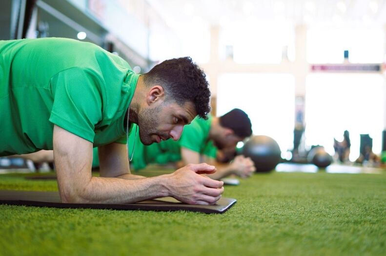 این بار درتمرین تیم ملی؛ یکی از نورافکنها دود کرد! این بار درتمرین تیم ملی؛ یکی از نورافکنها دود کرد!