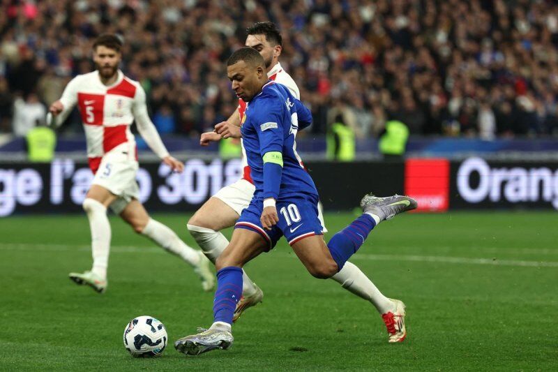 وقتی امباپه برای اسپانیا کری می خواند! وقتی امباپه برای اسپانیا کری می خواند!