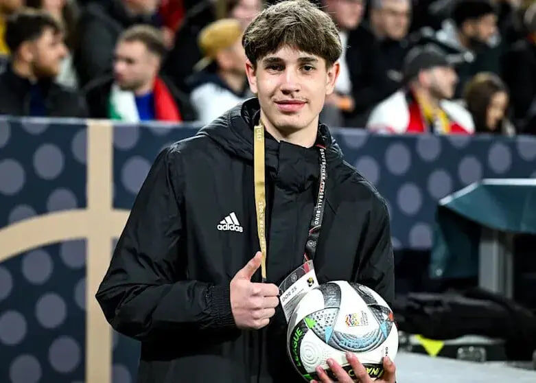 توپ جمعکن ۱۵ ساله سازنده گل تاریخی آلمان! توپ جمعکن ۱۵ ساله سازنده گل تاریخی آلمان!