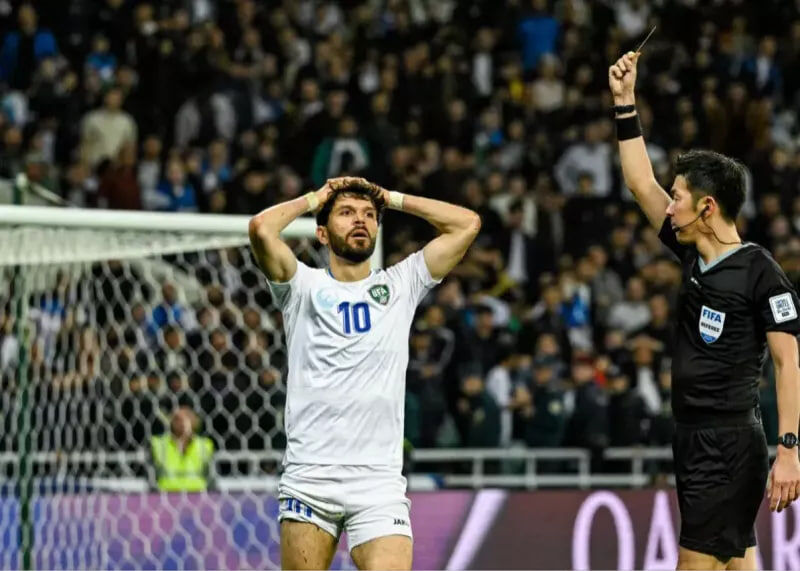 ستاره استقلال و همبازیانش متوجه ده نفره شدن حریف نشدند! ستاره استقلال و همبازیانش متوجه ده نفره شدن حریف نشدند!