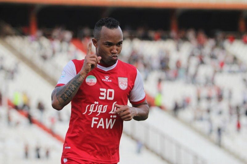 آقای گل تراکتور با فوتبال خداحافظی کرد +پوستر باشگاه به نشانه قدردانی آقای گل تراکتور با فوتبال خداحافظی کرد +پوستر باشگاه به نشانه قدردانی