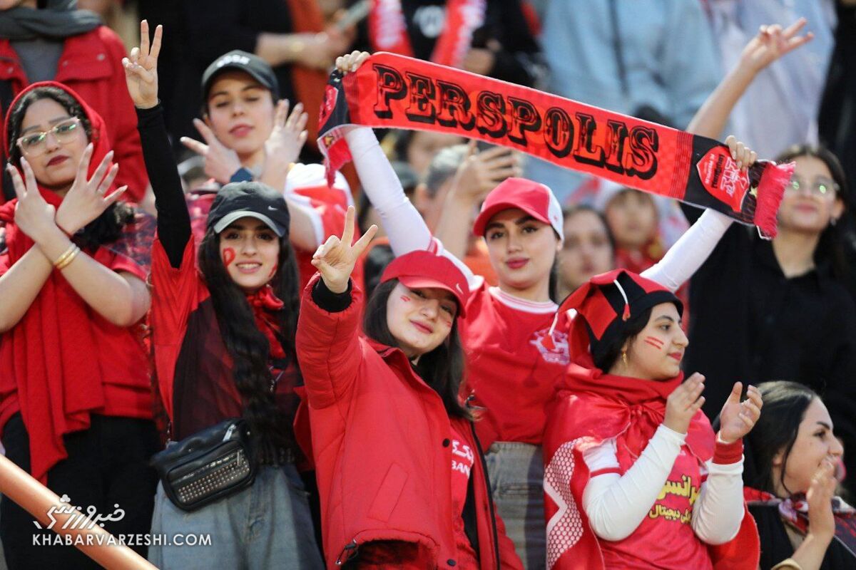 تصاویر بانوان هوادار پرسپولیس و شمس آذر از لنز دوربین خبرورزشی