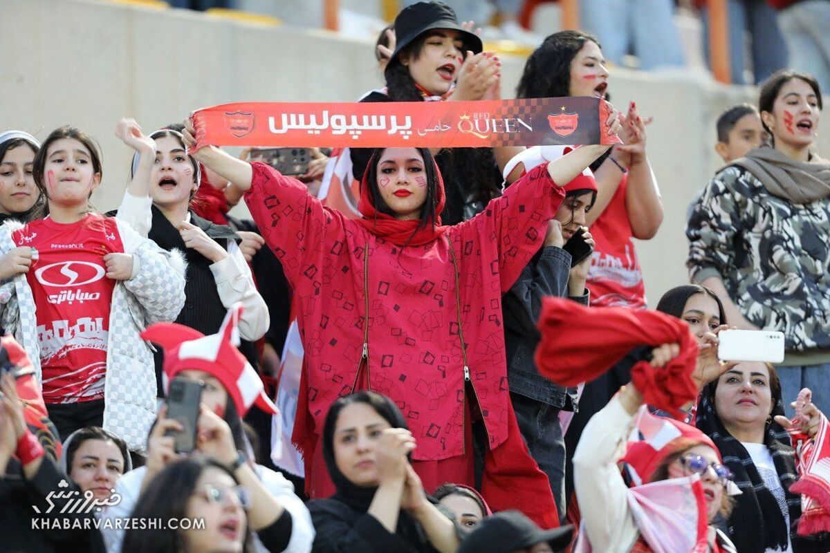 تصاویر بانوان هوادار پرسپولیس و شمس آذر از لنز دوربین خبرورزشی