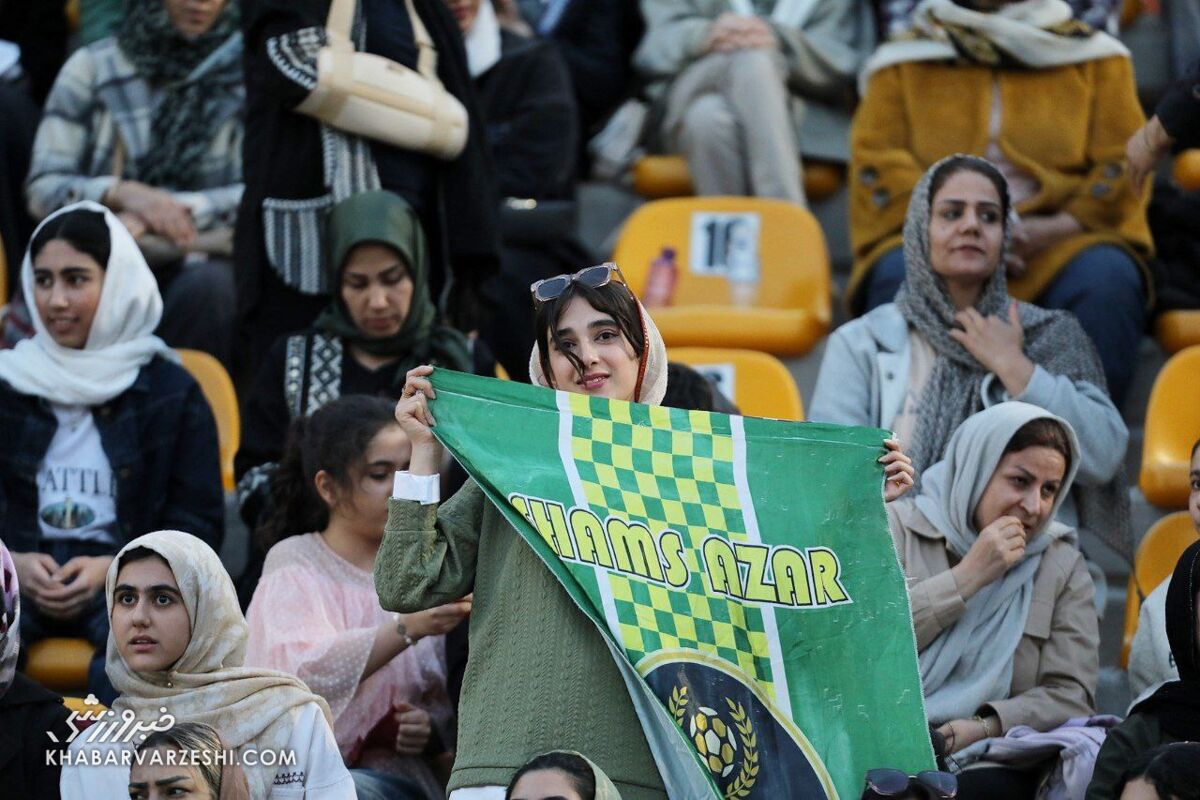 تصاویر بانوان هوادار پرسپولیس و شمس آذر از لنز دوربین خبرورزشی