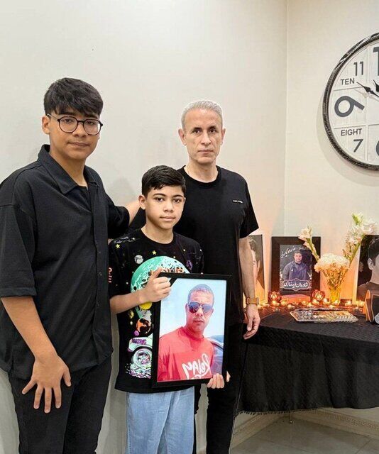 حرکت زیبای گل محمدی؛ حضور در منزل ملی پوش فقید +عکس