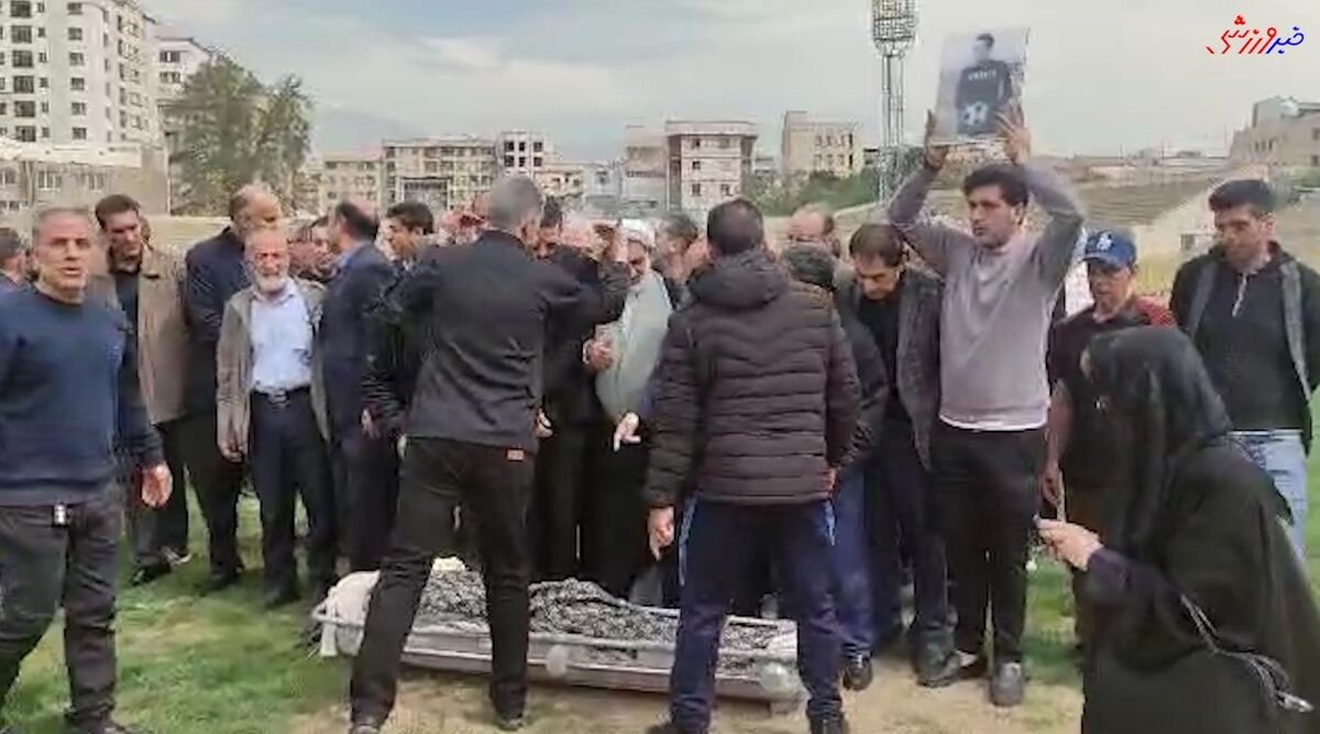 اسطوره استقلال با تشویق هواداران به چارچوب برگشت! +فیلم اسطوره استقلال با تشویق هواداران به چارچوب برگشت! +فیلم