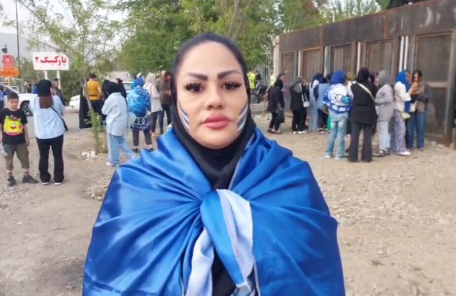 گریه های هوادار استقلال مقابل دوربین خبرورزشی گریه های هوادار استقلال مقابل دوربین خبرورزشی