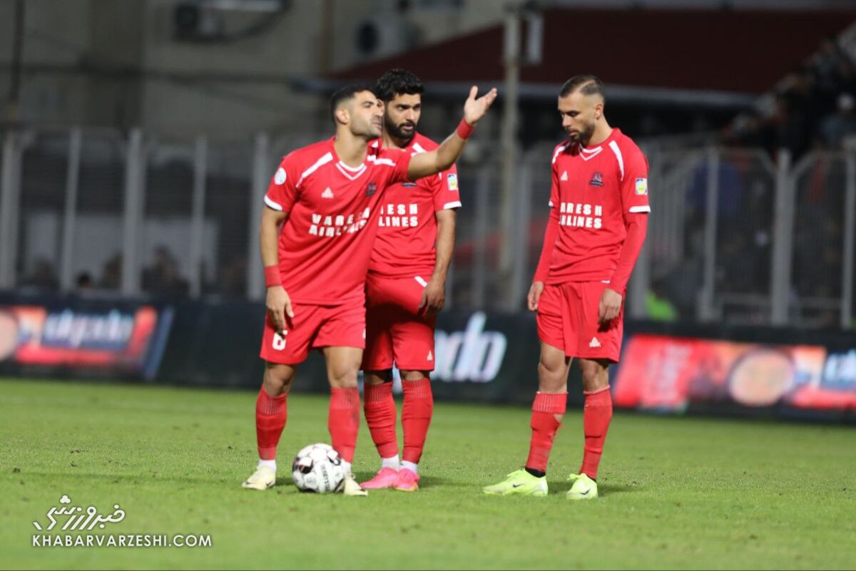 گرم کردن بازیکنان نساجی پیش از تقابل با گلگهر گرم کردن بازیکنان نساجی پیش از تقابل با گلگهر